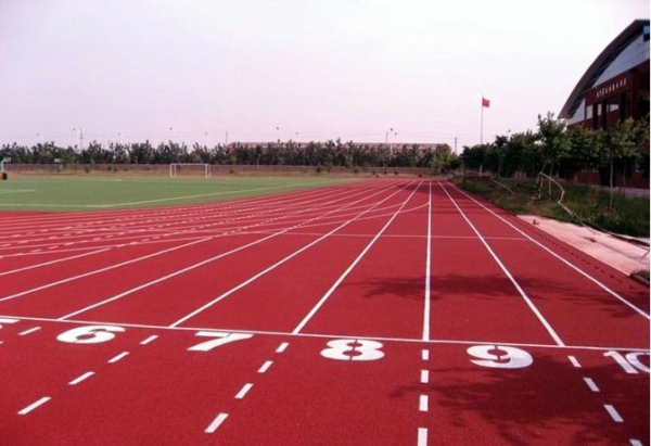 塑膠跑道主要分為哪幾類功能特點(diǎn)是怎樣的？